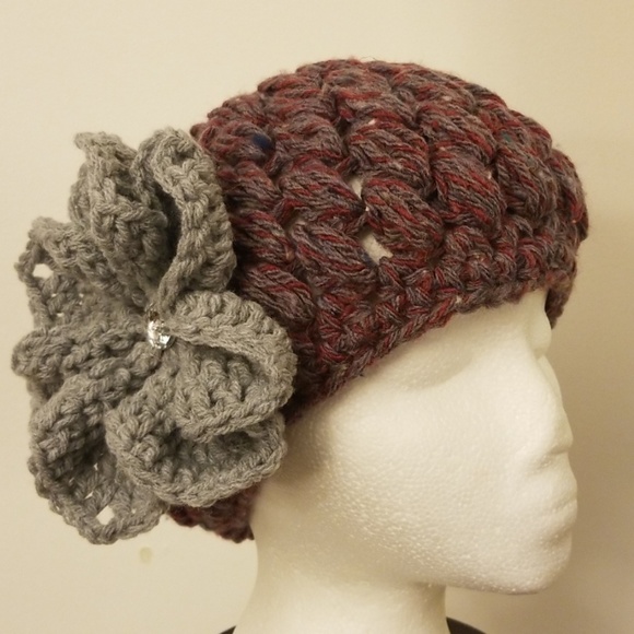 Example of hat with flower - Picture 2 of 6